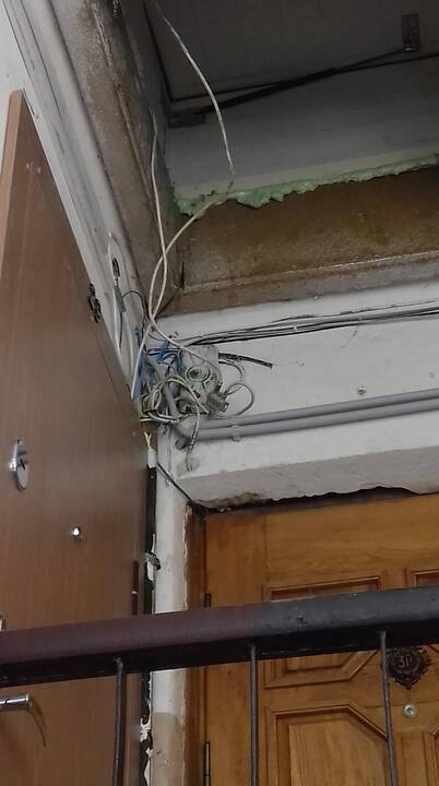 Situacija: papildomi laiptinių remonto darbai renovacijos investicijų plane nebuvo numatyti.