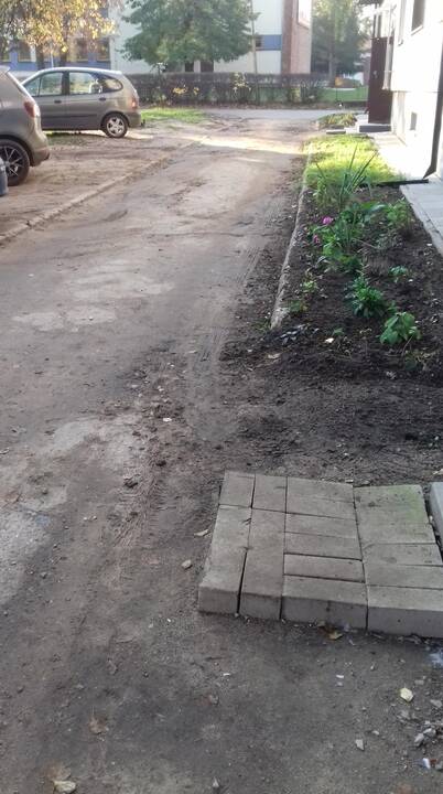 Situacija: papildomi laiptinių remonto darbai renovacijos investicijų plane nebuvo numatyti.