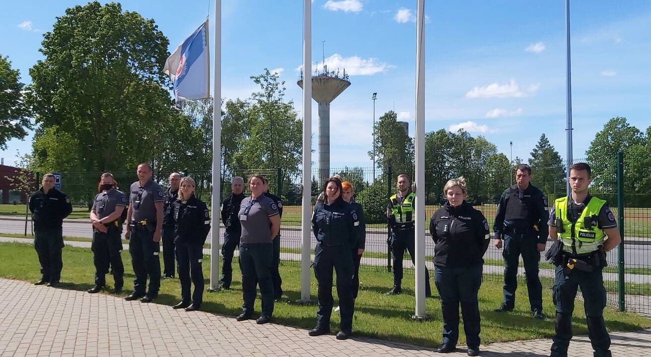 Atsisveikinimas su žuvusiu pareigūnu S. Žymantu