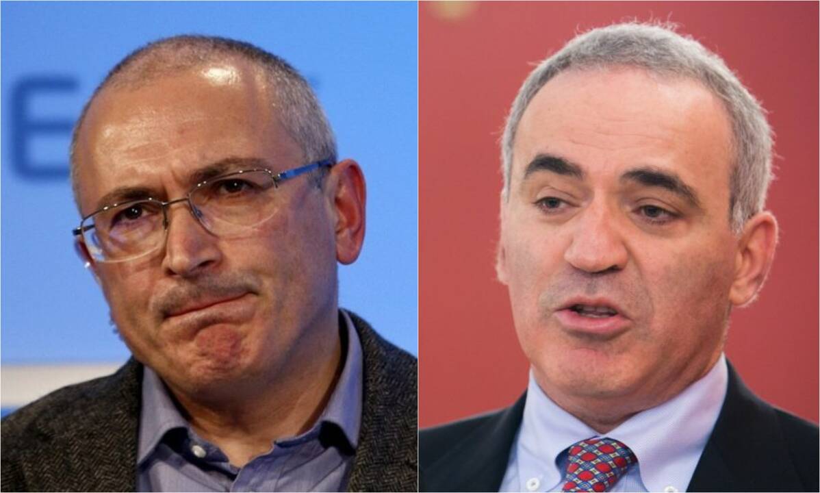 Michailas Chodorkovskis (kairėje) ir Garis Kasparovas (dešinėje)