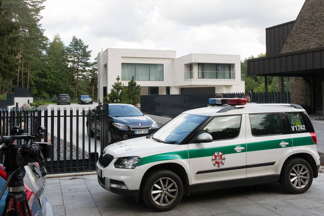 Muzikanto E. Dragūno namuose – policijos kratos