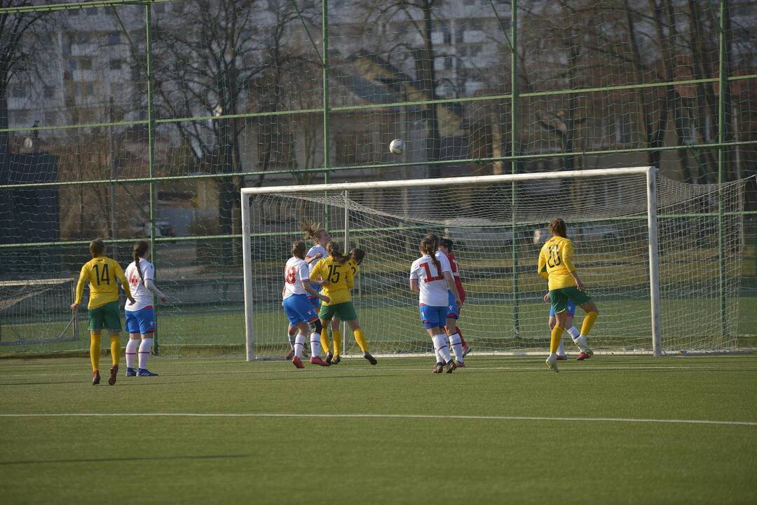 Lietuvos moterų futbolo rinktinės rungtynės su Farerų salų rinktine