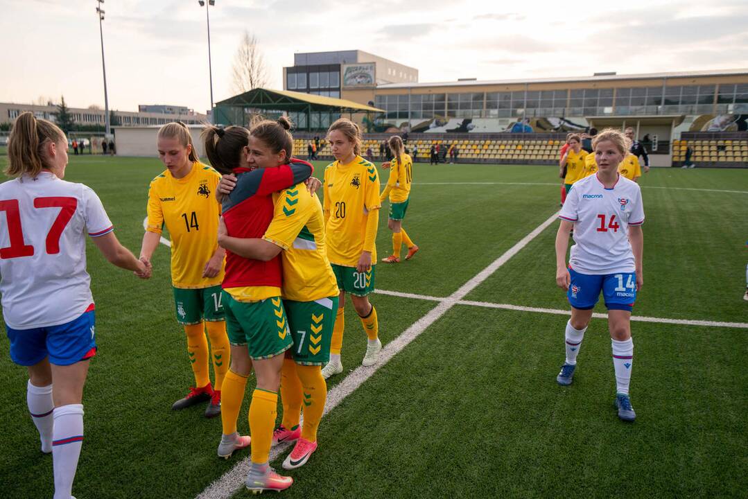 Lietuvos moterų futbolo rinktinės rungtynės su Farerų salų rinktine