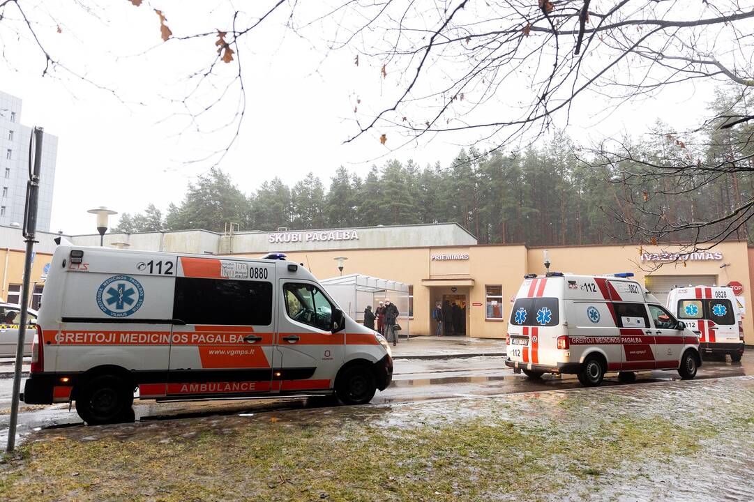 Girtas vairuotojas susižalojo galvą: nesuvaldė motorolerio ir rėžėsi į elektros skydinę