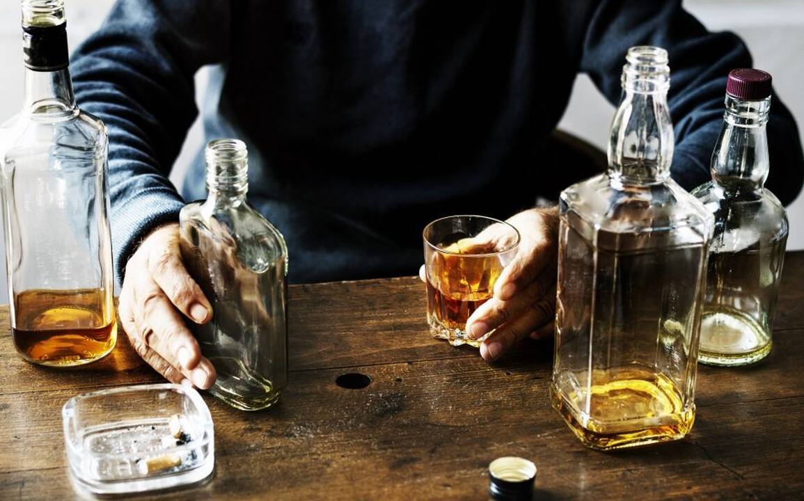 Alkoholis aptemdė protą: per išgertuves moteris talžę vyrai nurimo tik atvykus pareigūnams