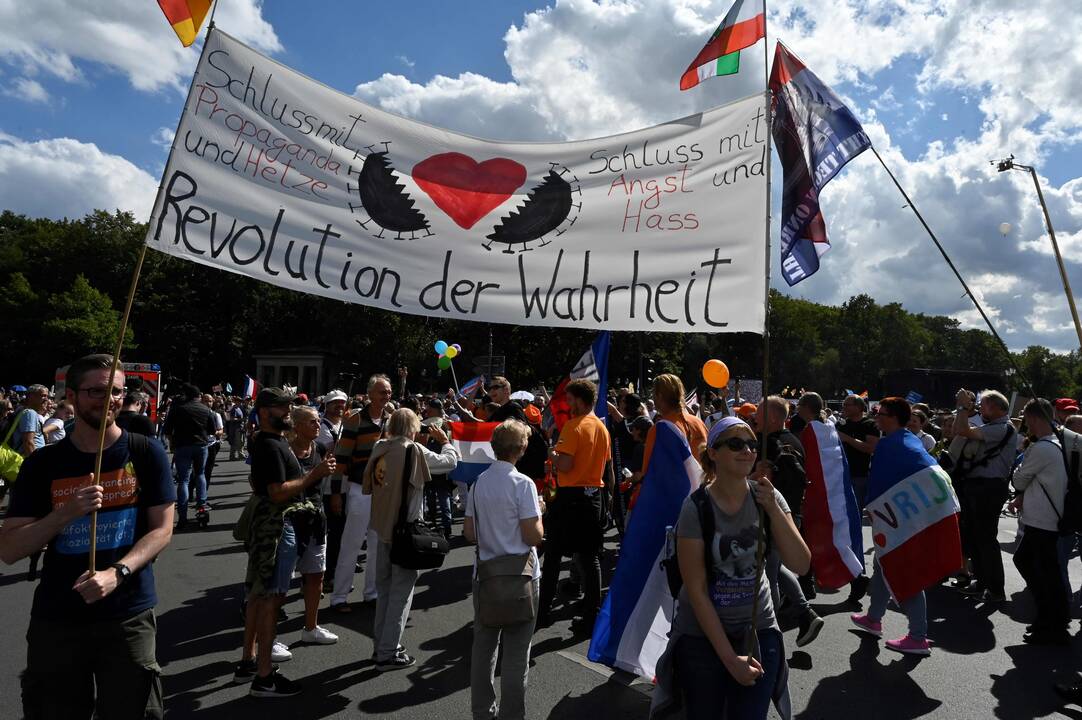 Koronaviruso skeptikų demonstracija Vokietijoje