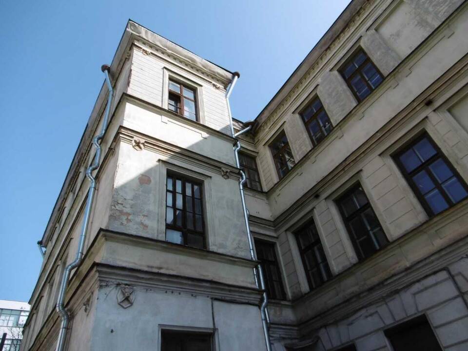 Architektūra: Inžinierių valdybos rūmai statyti pagal tipinį projektą, kuriam nusižengus pastatas išaugo vienu aukštu.