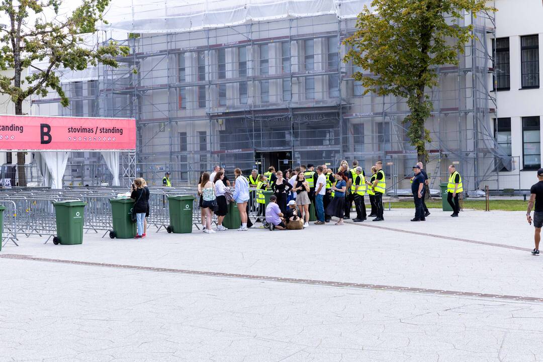 Prie Dariaus ir Girėno stadiono rikiuojasi pirmieji E. Sheerano gerbėjai