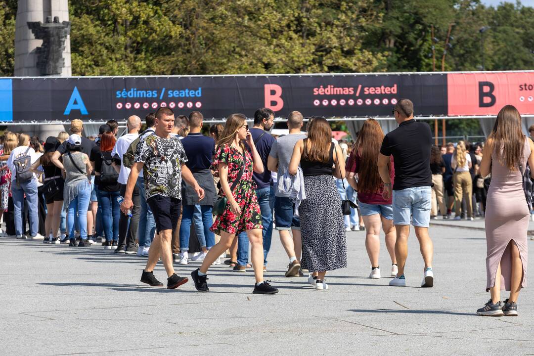 Prie Dariaus ir Girėno stadiono rikiuojasi pirmieji E. Sheerano gerbėjai