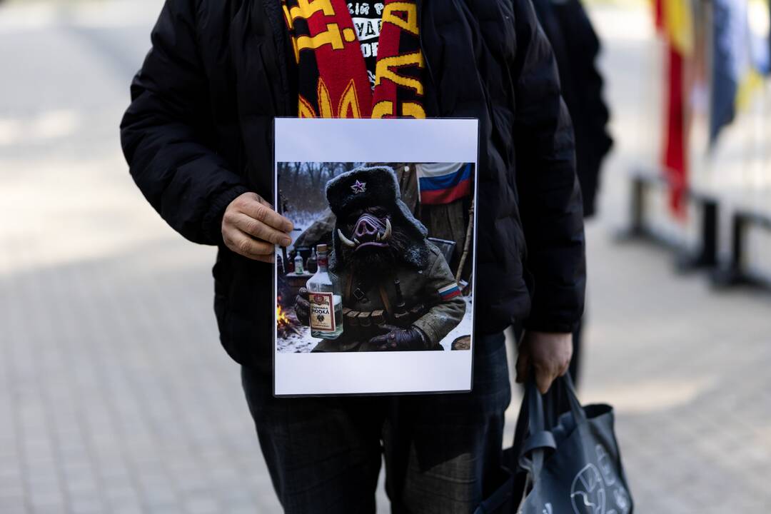 Antakalnio kapinėse – švenčiantieji Pergalės dieną