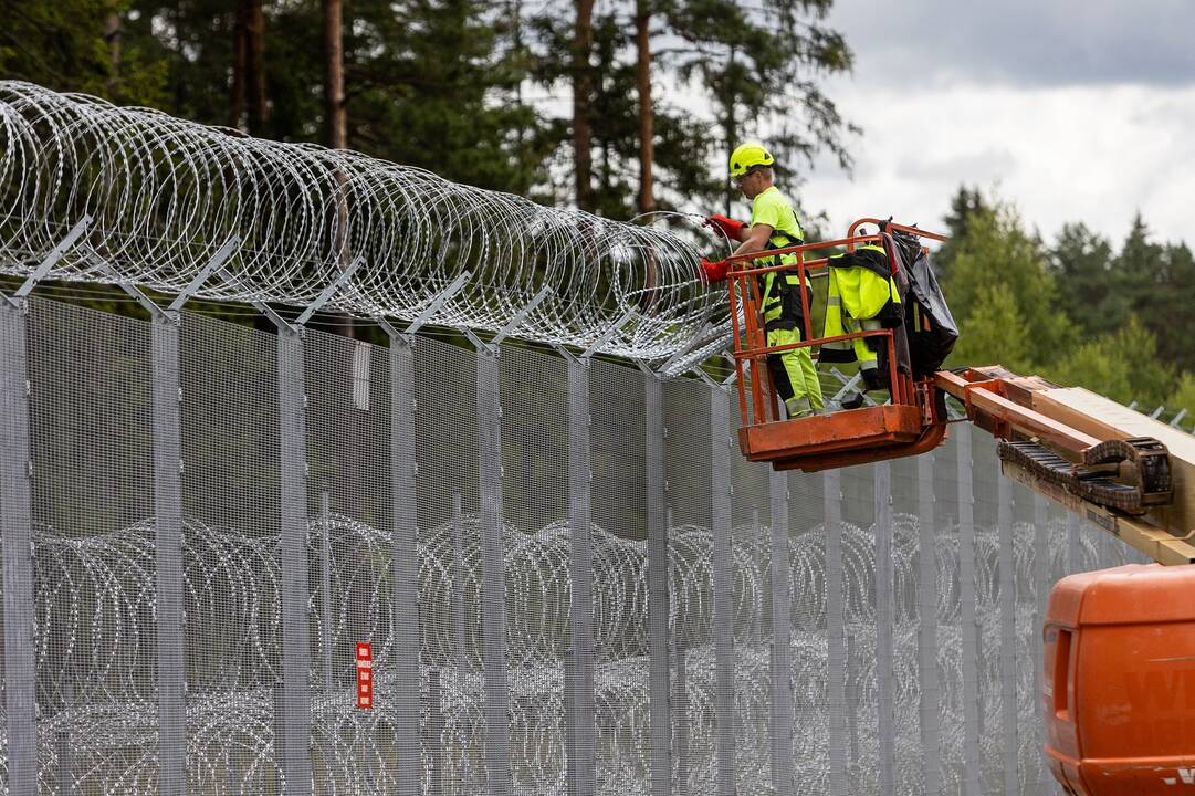 Nors Baltarusijos pasienyje darbai eina į pabaigą, pripažįsta: nėra neįveikiamų barjerų