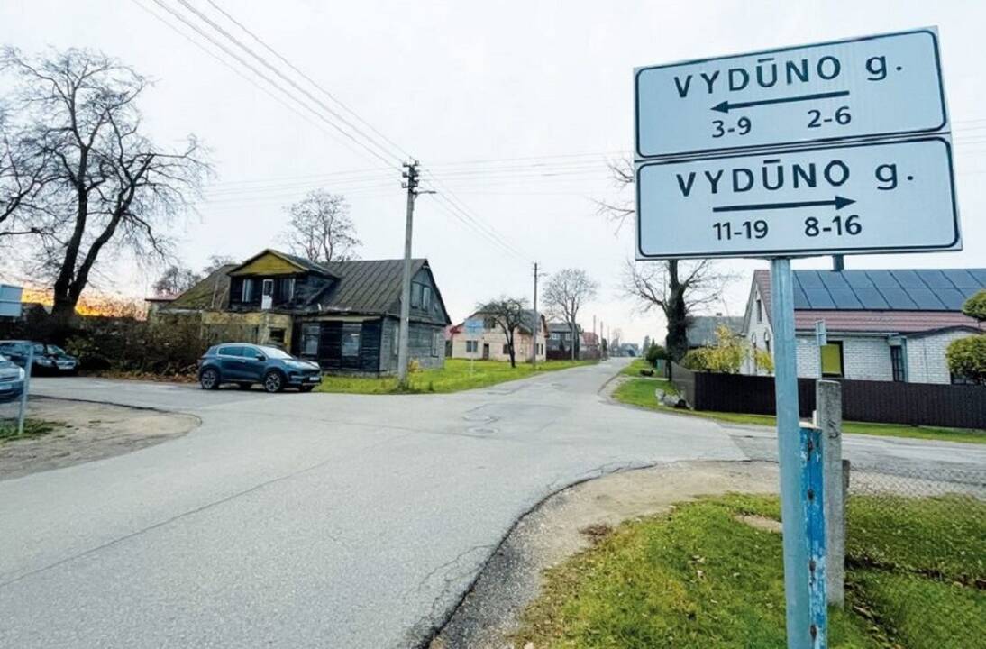 Nukentėjusiojo artimieji per savaitgalį surinko filmuotą medžiagą – jos turėjo aplink gyvenę žmonės, kurie išgirdę triukšmą ėmėsi filmuoti, taip pat toje vietoje veikiančios įstaigos.
