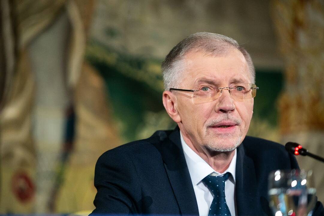 Skaičiavimai: pasak G. Kirkilo, jei Seimą rinktume šį rudenį, prezidento rinkimai kitąmet jau nebūtų tokie svarbūs politinėms partijoms. Tad pirmalaikiai rinkimai kažkuria prasme naudingi dabar pareigas einančiam prezidentui.	