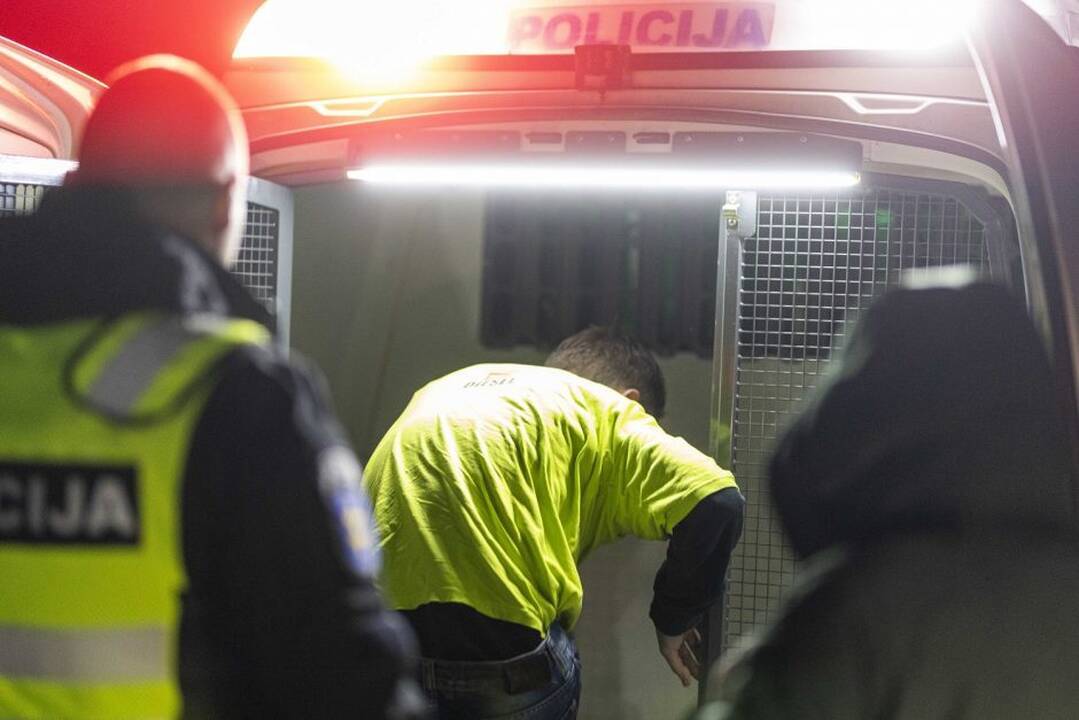 Švęsti Velykų – su narkotikais kišenėse: pareigūnai vos spėjo suktis