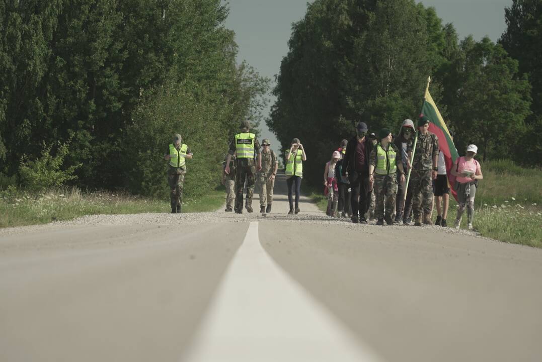 Užimtumas: vaikai stovykloje mokėsi išgyvenimo lauko sąlygomis gudrybių, teikti pirmąją medicinos pagalbą ir klausėsi paskaitų.