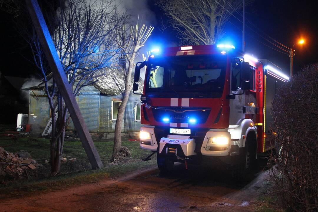 Kretingos rajone naktį padegėjai sukėlė gaisrą sodyboje