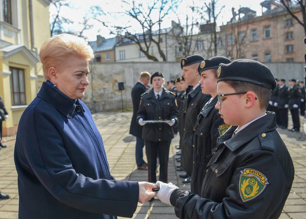 Prezidentė priėmė jaunųjų kadetų priesaikas