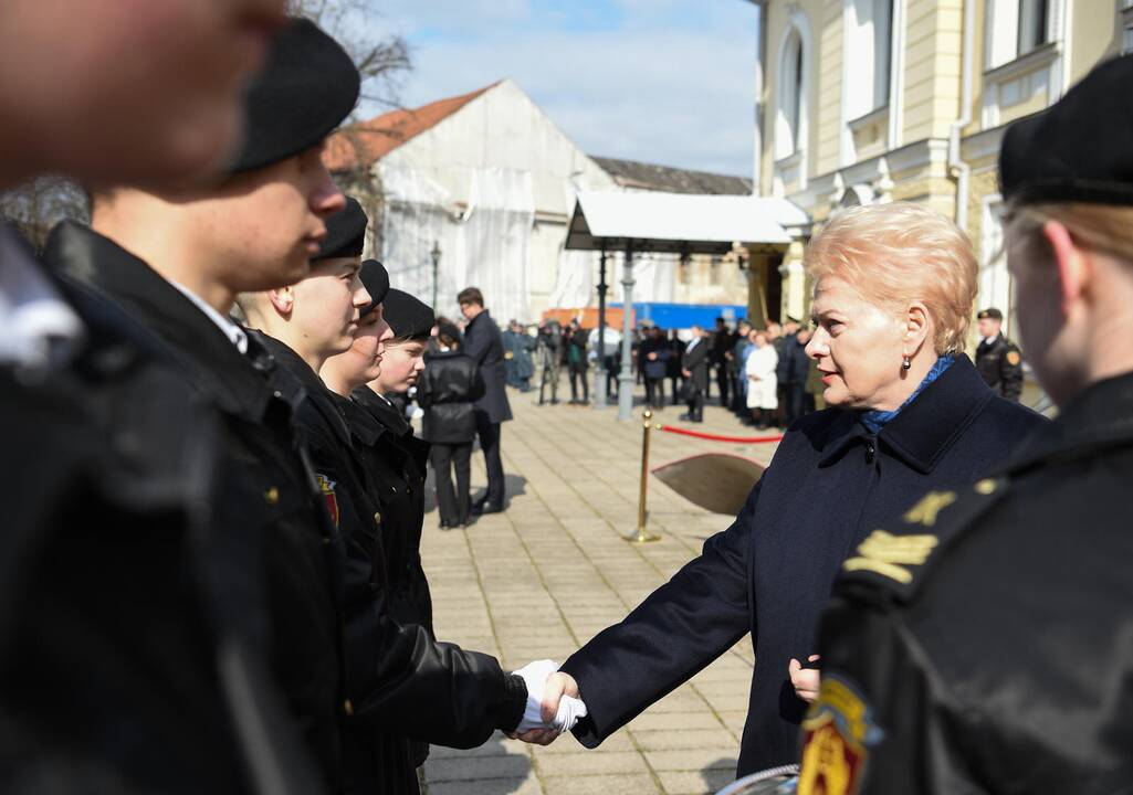 Prezidentė priėmė jaunųjų kadetų priesaikas