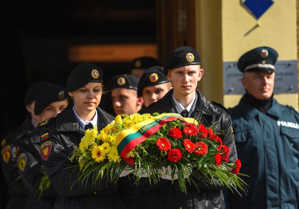 Prezidentė priėmė jaunųjų kadetų priesaikas