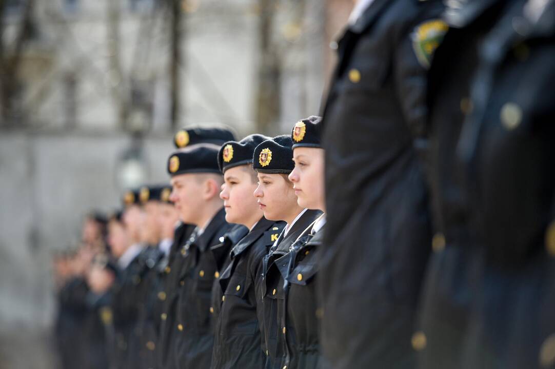 Prezidentė priėmė jaunųjų kadetų priesaikas