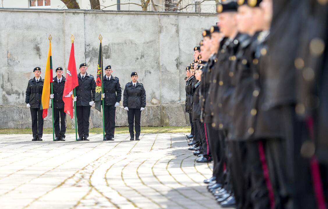 Prezidentė priėmė jaunųjų kadetų priesaikas