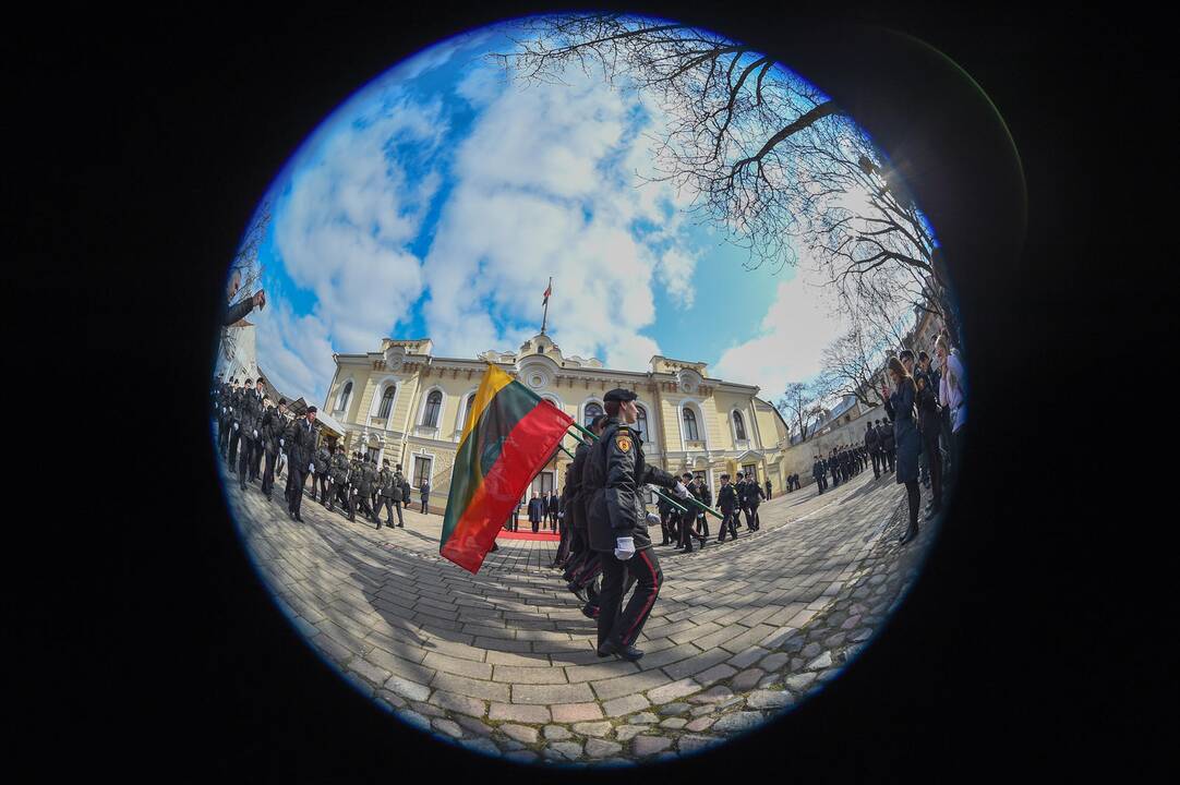 Prezidentė priėmė jaunųjų kadetų priesaikas