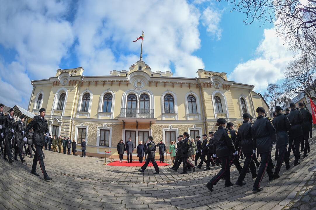 Prezidentė priėmė jaunųjų kadetų priesaikas