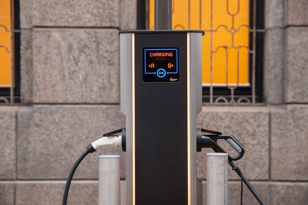 Kaunas dalinai finansuos elektromobilių aikštelių įrengimą daugiabučių kiemuose