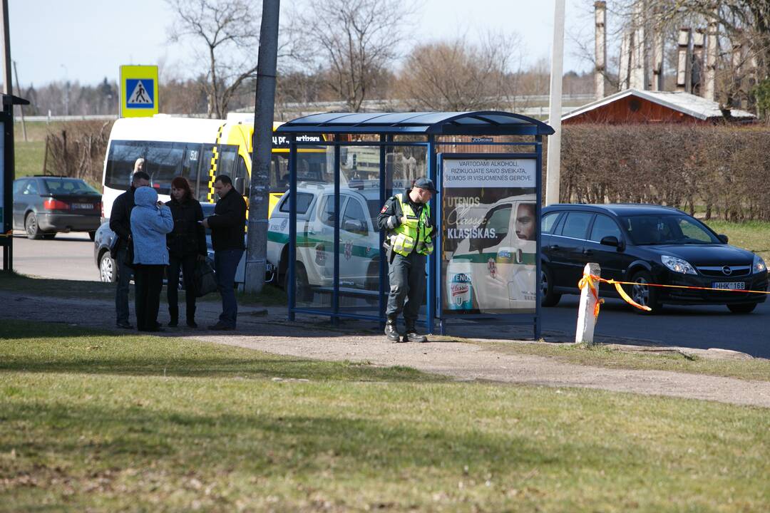 Viešojo transporto stotelėje sumuštas paauglys