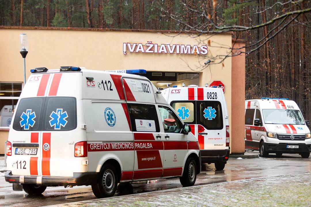 Į avariją pateko dar vienas kariuomenės automobilis – sužalotas karys