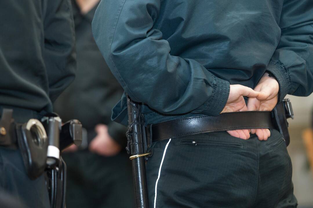 Sulaikomas Šalčininkų gyventojas sulaužė pareigūnui plaštaką