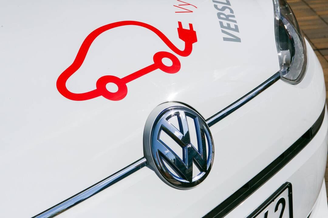 Didelio dėmesio sulaukė specialūs numeriai elektromobiliams 
