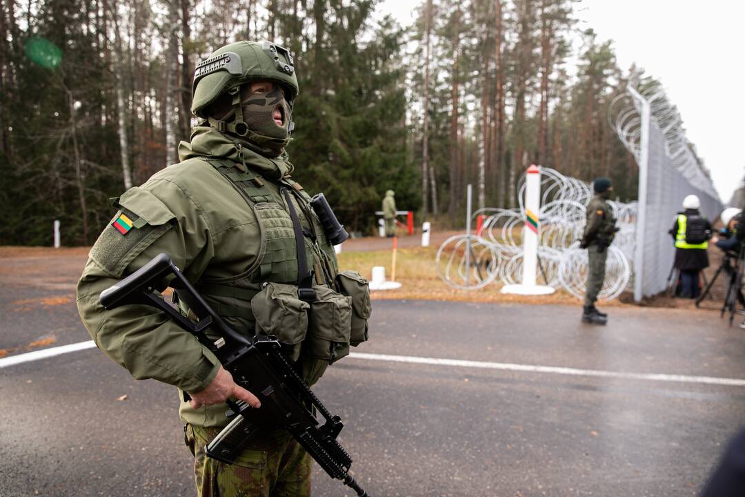 VSAT vadas: turime duomenų, kad bent viena migrantų grupė pasienyje apsupta Baltarusijos pareigūnų