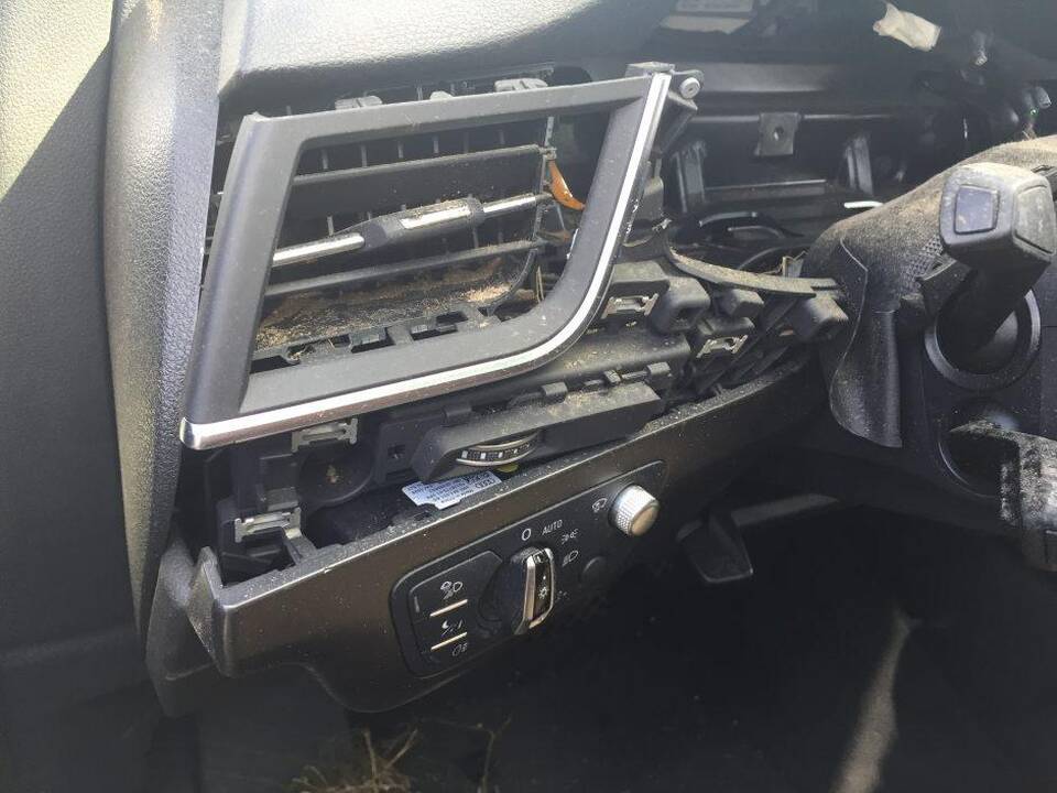 Vaizdas: kauniečiai skundžiasi, kad vis dažniau randa automobilius su išdaužytais stiklais.