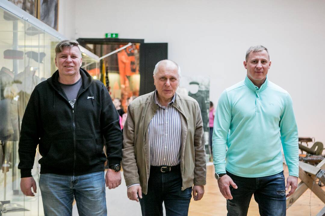 Stipru: būti Garbės sargybos kuopos nariu – garbės reikalas.