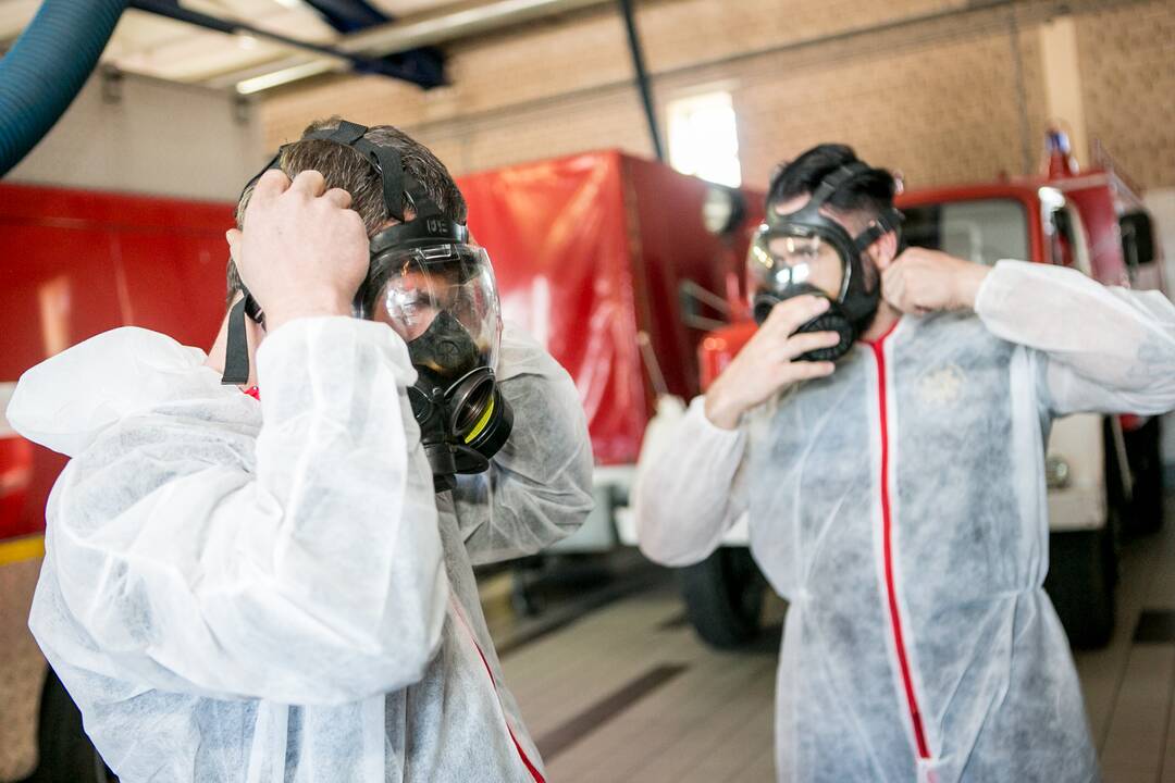 Svarbu: gelbėtojai saugomi nuo menkiausios rizikos užsikrėsti.