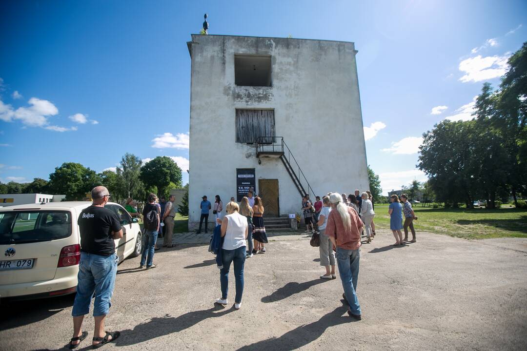 T. Vosyliaus lietos dervos skulptūrų paroda