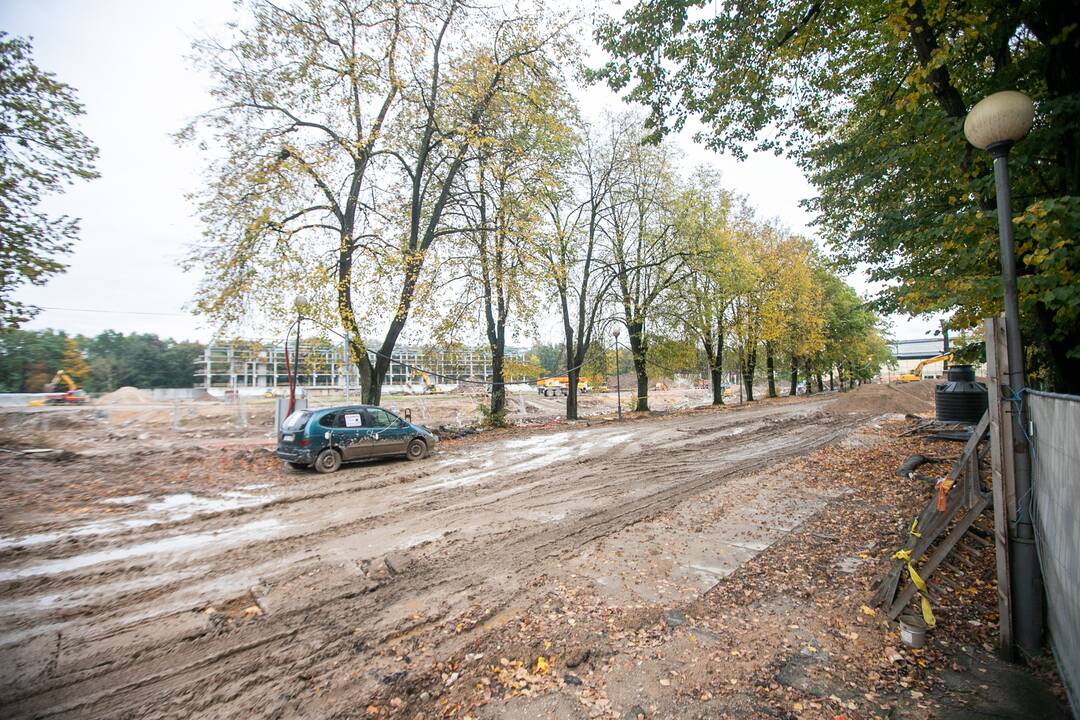 S.Dariaus ir S.Girėno stadione dirba sunkioji technika