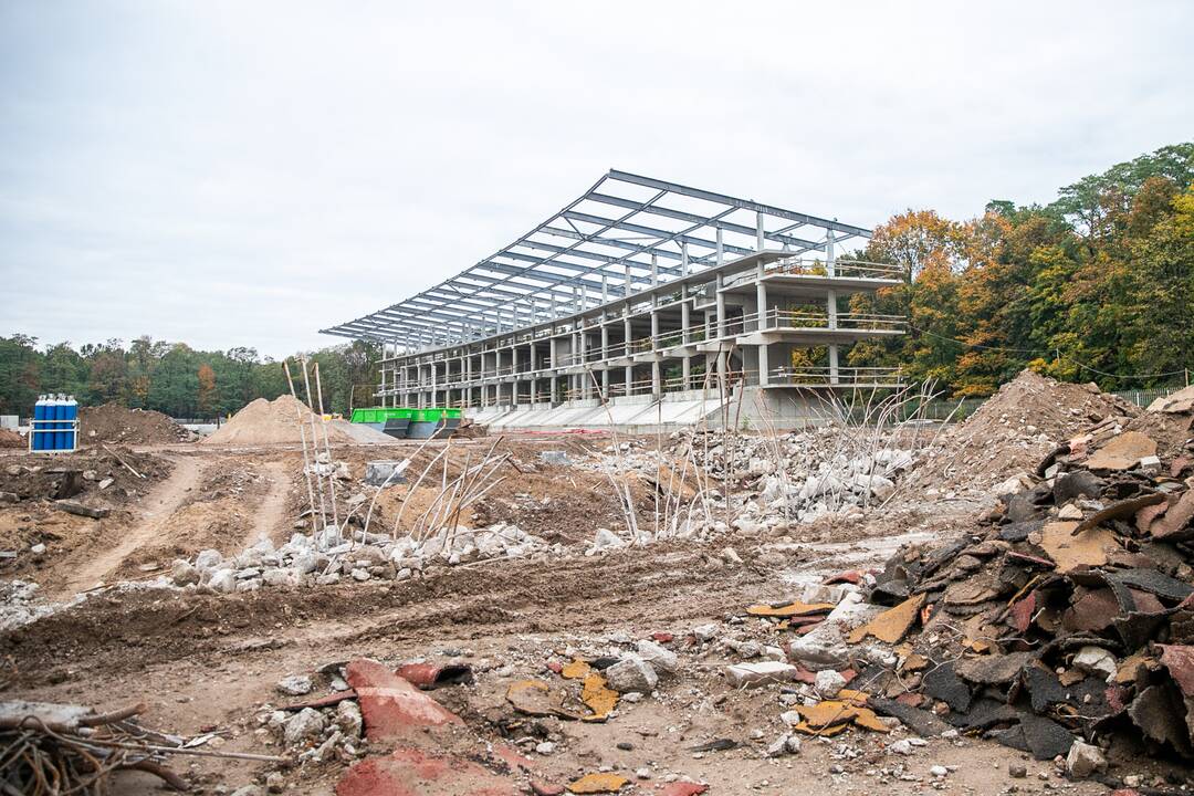 S.Dariaus ir S.Girėno stadione dirba sunkioji technika