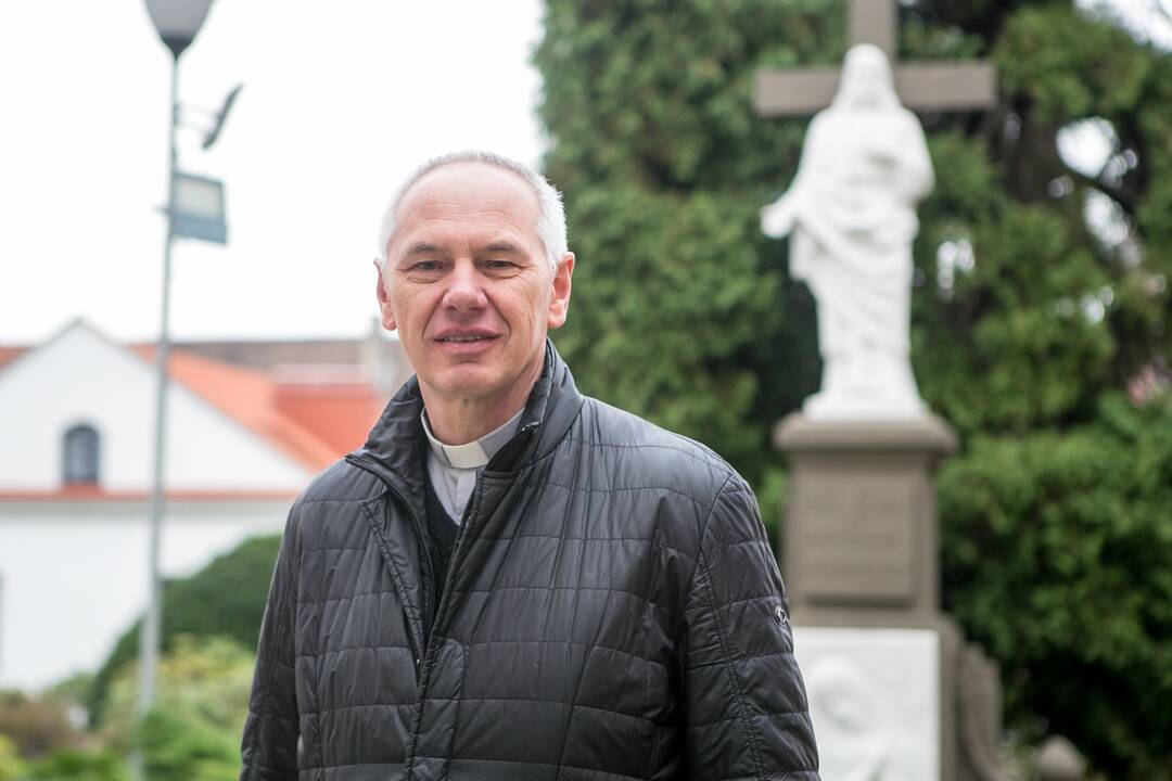 Esmė: pasak kunigo S.Kazėno, pirmiausia teikiantieji dvasinę pagalbą stengiasi išklausyti žmogų, išgirsti, kodėl jam yra blogai, ir suteikti viltį.