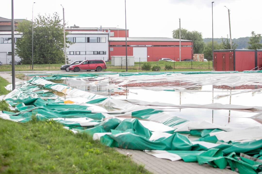 Pažeidimai: aiškinamasi, ar kupolas buvo netinkamai įrengtas, ar kas nors tyčia jį sugadino.