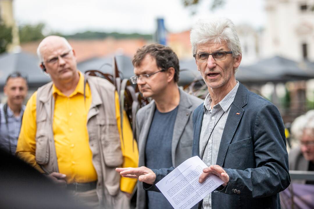 Pavyzdys: taip atrodys nupjauti ir naujai deginti akmenys, kuriais patogu judėti ir vežimėliais.