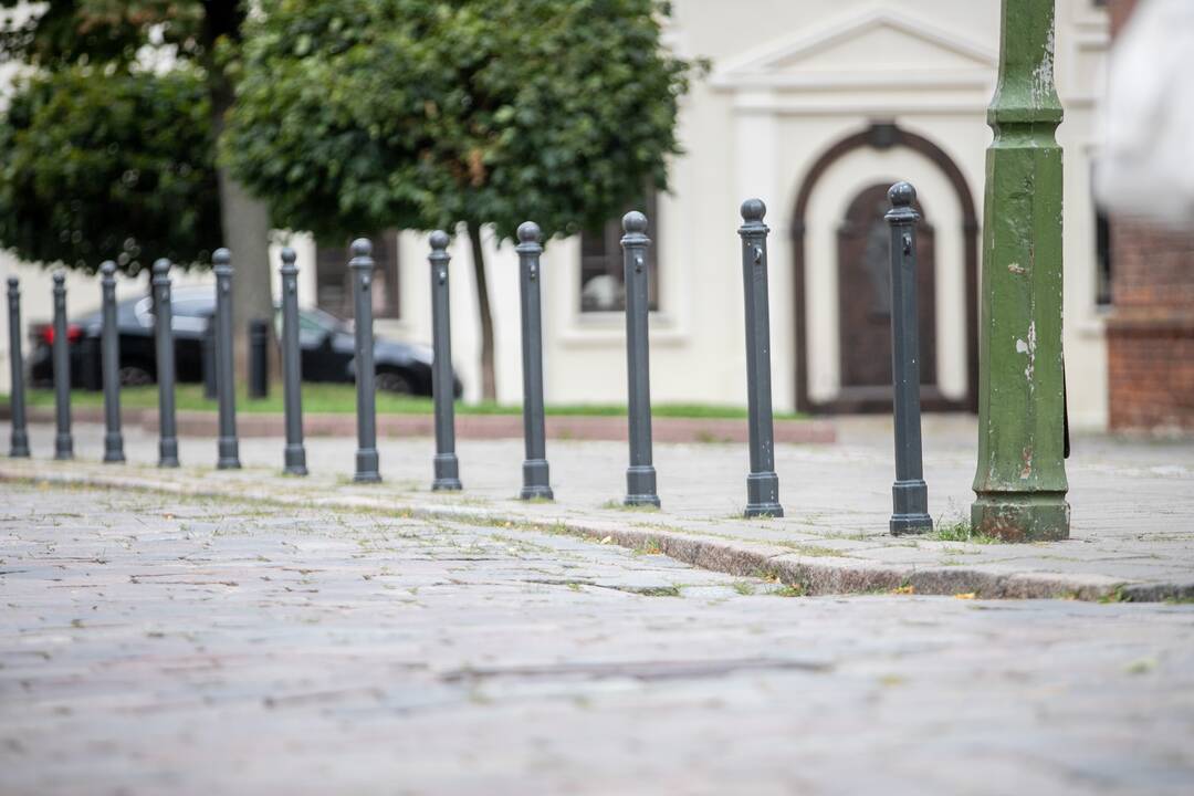 Pavyzdys: taip atrodys nupjauti ir naujai deginti akmenys, kuriais patogu judėti ir vežimėliais.