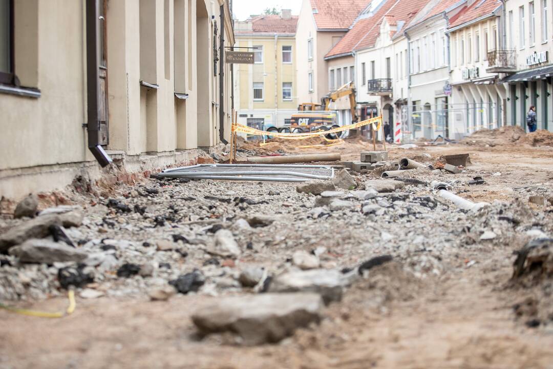 Pavyzdys: taip atrodys nupjauti ir naujai deginti akmenys, kuriais patogu judėti ir vežimėliais.