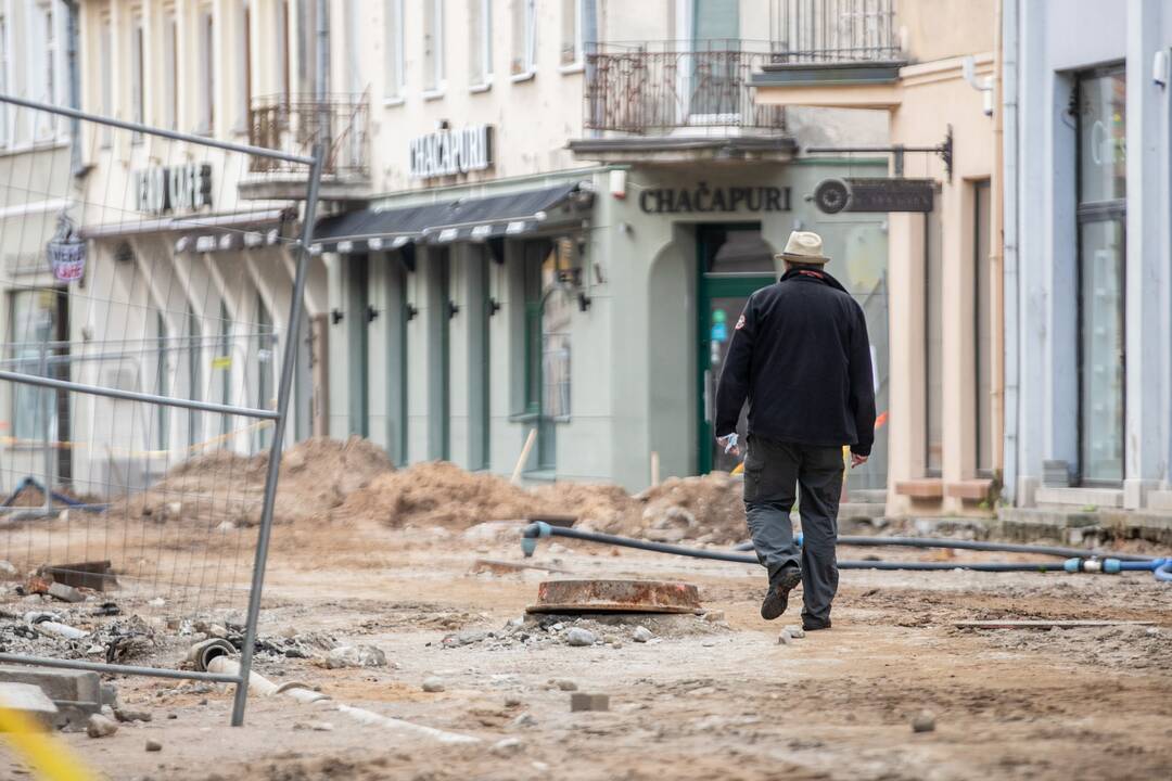 Pavyzdys: taip atrodys nupjauti ir naujai deginti akmenys, kuriais patogu judėti ir vežimėliais.