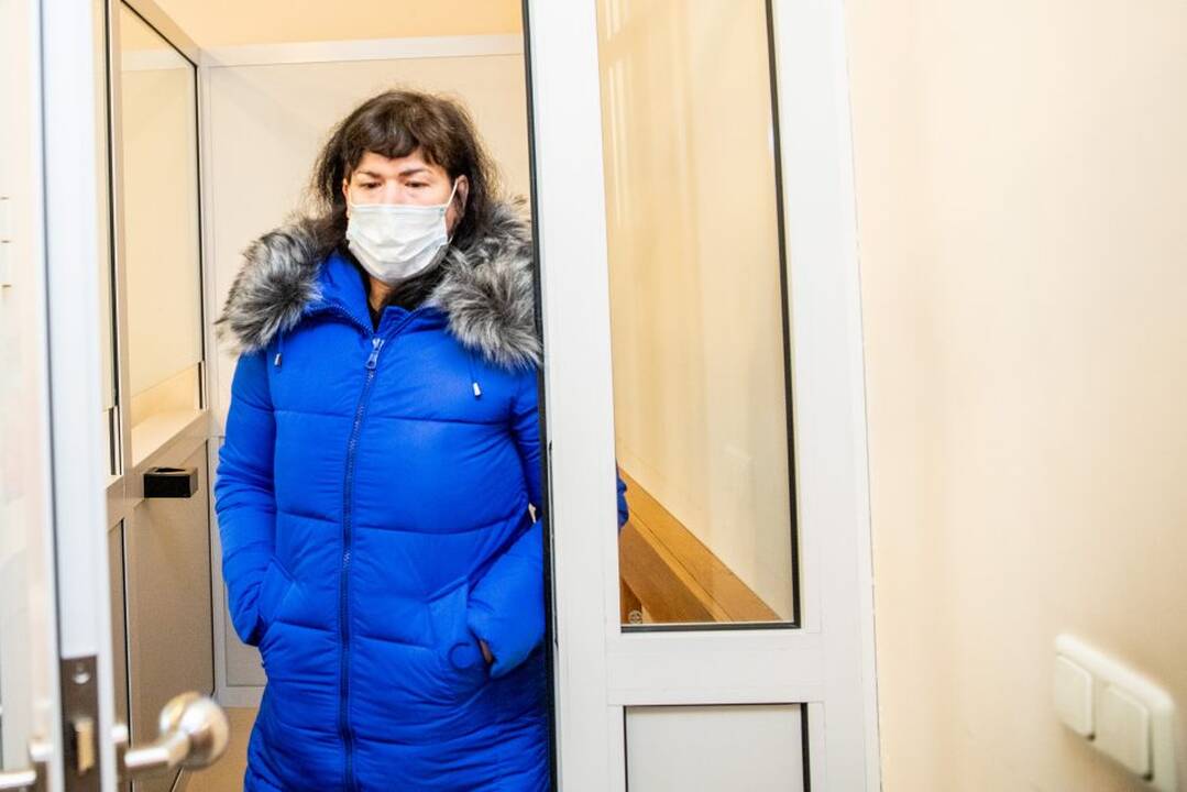 Šleifas: R. Rudzevičienė tapo teisėsaugininkų galvos skausmu, kai pradėjo be teisių važinėti Kauno gatvėmis, kol pėsčiųjų perėjoje sužalojo paauglę, tačiau ignoravo dėl to pradėtą teismo procesą, kol galiausiai buvo atvežta į teismą su vonios chalatu.