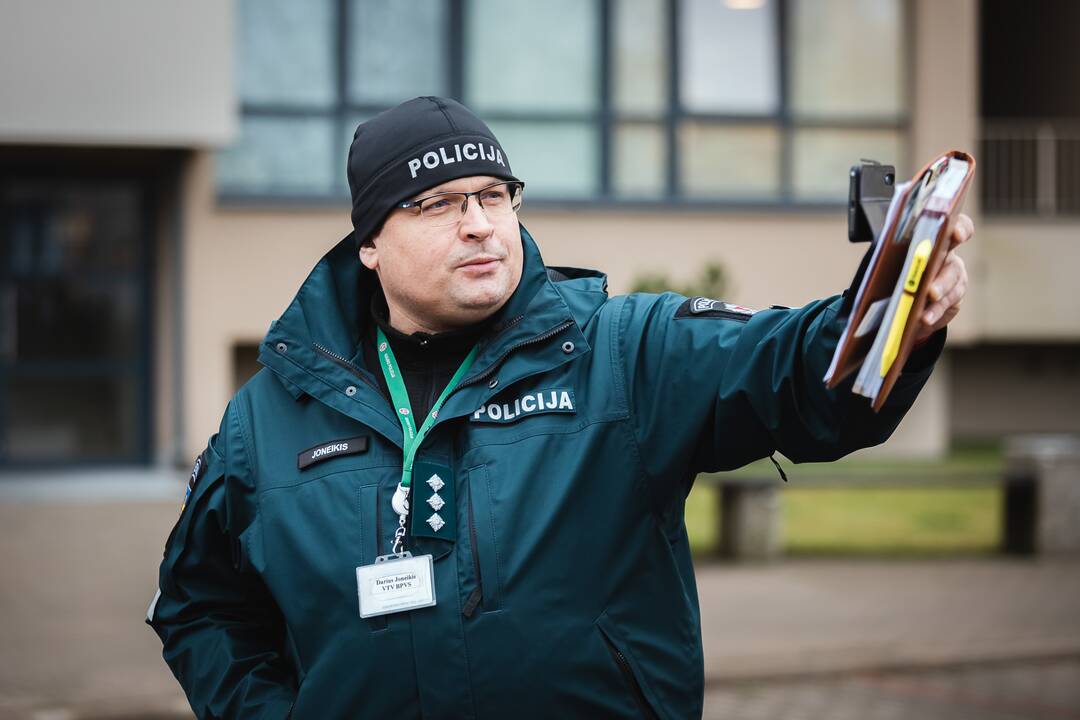 Vizitas: „Saugaus kiemo“ vertinimo komisija apsilankė konkurso dalyvių kiemuose.