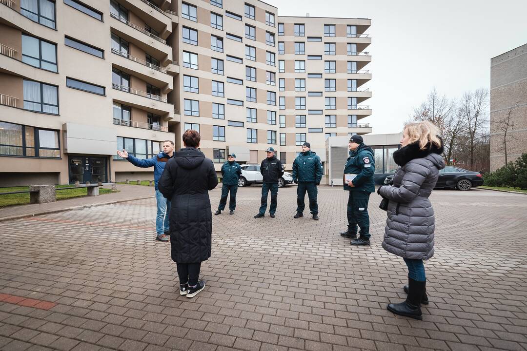 Vizitas: „Saugaus kiemo“ vertinimo komisija apsilankė konkurso dalyvių kiemuose.