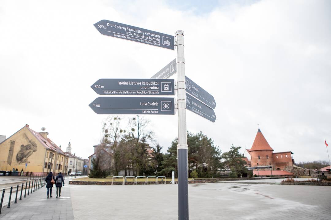 Dizainas: tiek Kaune, tiek rajone lankytojus pasitinka vienodo tipo stendai ir informacinės rodyklės.