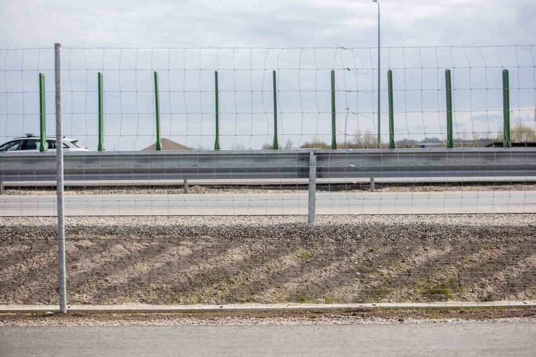 Nesaugu: išvažiuojant iš Giraitės nėra greitėjimo juostos.
